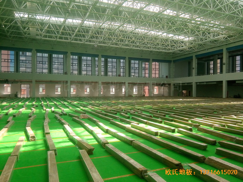 陜西安康職業技術學院籃球館運動木地板施工案例1