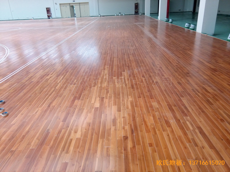 陜西安康職業技術學院籃球館運動木地板施工案例4