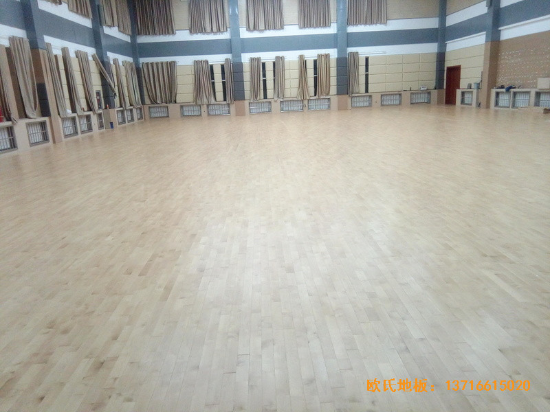 青海省稅務干部學校籃球館運動木地板施工案例3