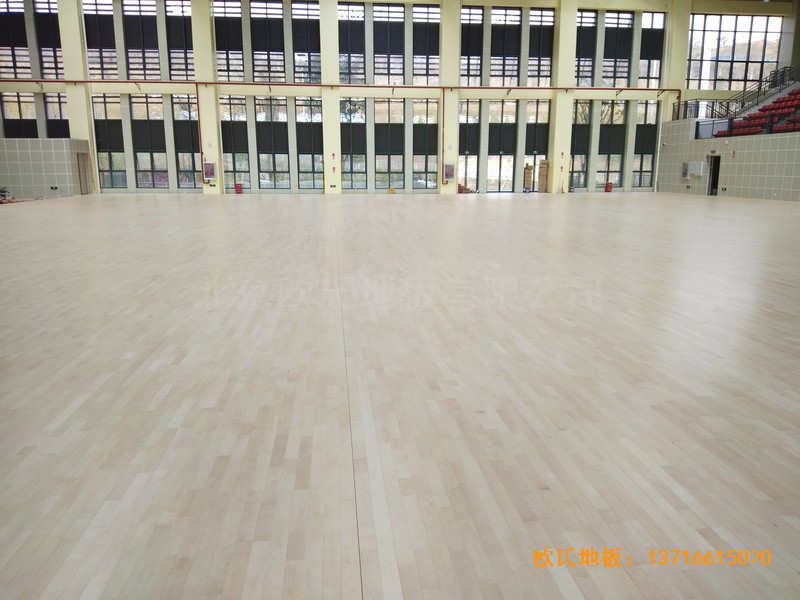 云南滇西技術大學總部籃球館運動木地板施工案例2