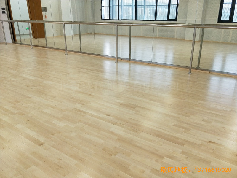 四川宜賓五糧液白酒學院運動館體育木地板鋪設(shè)案例3