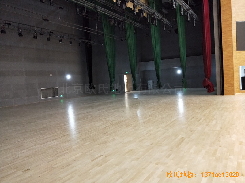 四川宜賓五糧液白酒學院運動館體育木地板鋪設(shè)案例5