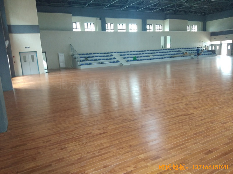 四川成都怡馨家園中學運動館體育木地板施工案例0