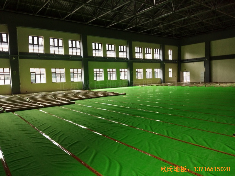 四川成都怡馨家園中學運動館體育木地板施工案例2