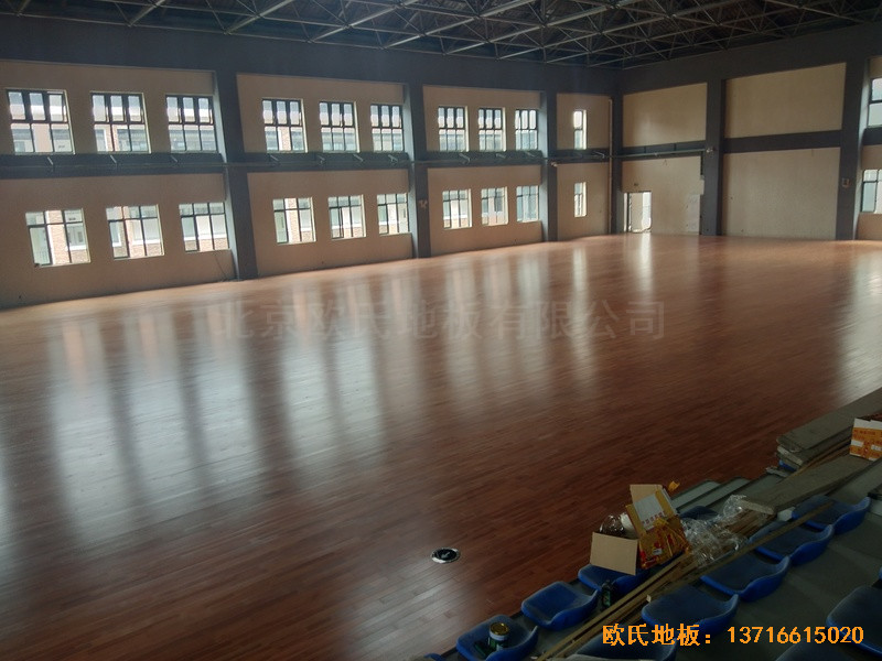 四川成都怡馨家園中學運動館體育木地板施工案例4