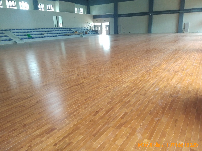 四川成都怡馨家園中學運動館體育木地板施工案例5