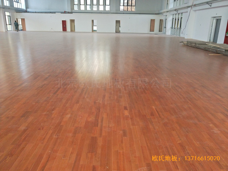 安徽上派學(xué)區(qū)中心學(xué)校籃球館體育木地板安裝案例2