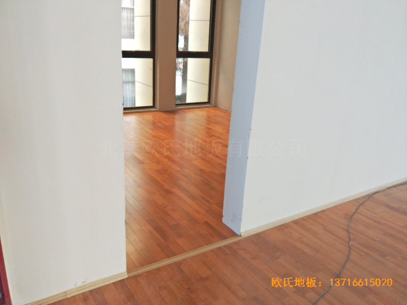 安徽上派學(xué)區(qū)中心學(xué)校籃球館體育木地板安裝案例3