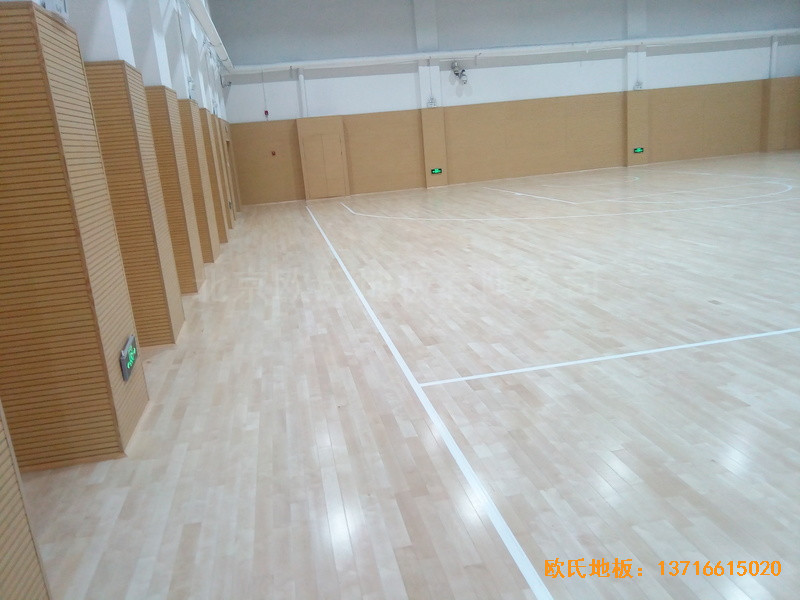 山東濟南歷下區(qū)燕山學(xué)?；@球館運動地板鋪設(shè)案例3