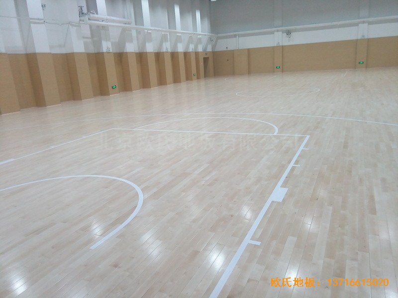 山東濟南歷下區(qū)燕山學(xué)校籃球館運動地板鋪設(shè)案例5