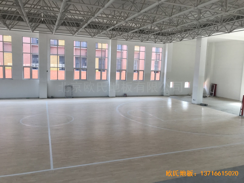 山東濟南歷城區雪山小學籃球館體育地板安裝案例0