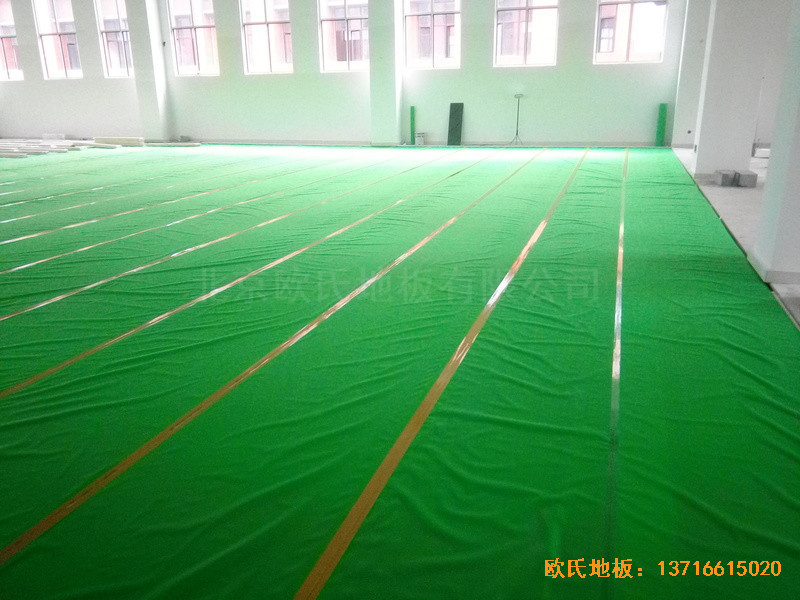 山東濟南歷城區雪山小學籃球館體育地板安裝案例2