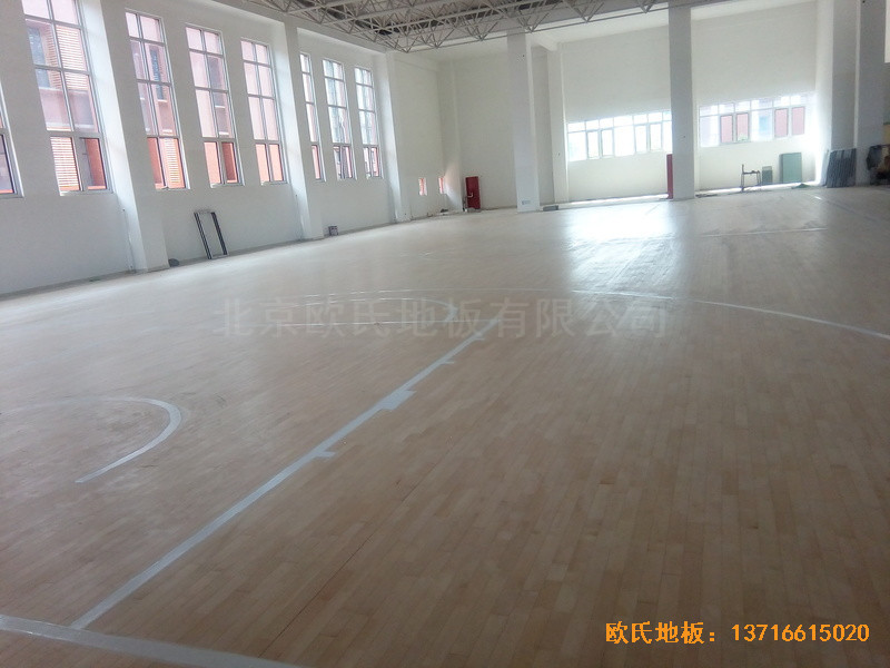 山東濟南歷城區雪山小學籃球館體育地板安裝案例5