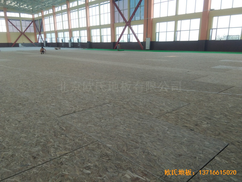 山東濟南章丘雙語學校籃球館運動木地板安裝案例2