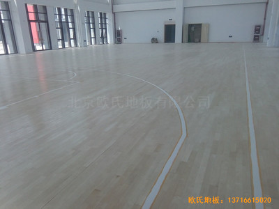 江蘇常卅市都市科技園籃球館運(yùn)動(dòng)木地板鋪裝案例