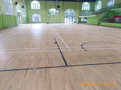深圳普林斯頓小學(xué)籃球館運動木地板施工案例