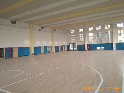 山東李滄徐水路小學籃球館運動木地板鋪設案例