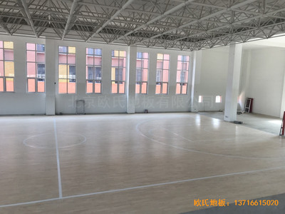 山東濟(jì)南歷城區(qū)雪山小學(xué)籃球館體育地板安裝案例