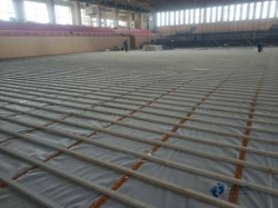 普通體育場木地板施工團(tuán)隊
