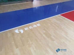 學校俄勒岡松舞臺地板施工隊