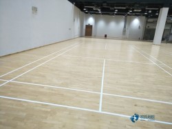 俄勒岡松舞臺體育場地木地板施工團隊